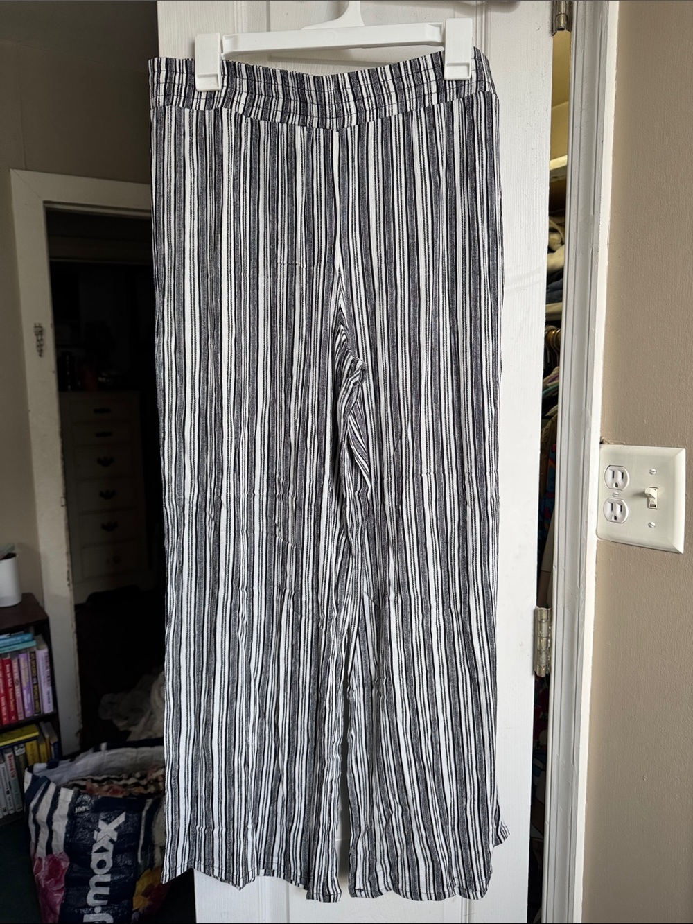 Apt. 9 Black and White Vertical Stripe Women’s Dress Pants